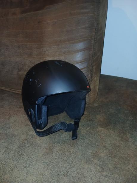 Lyžiarska prilba, m