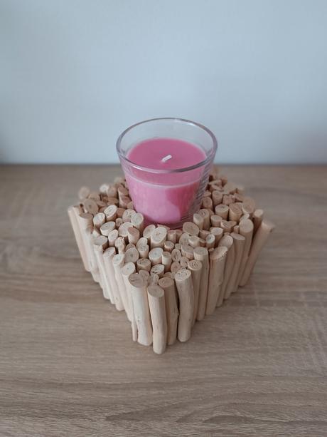 Drevená dekorácia so sviečkou, 