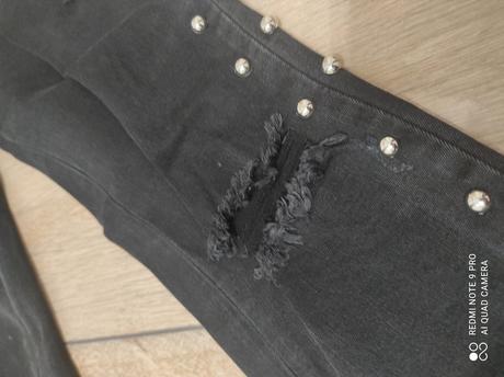 Štýlové vybijane čierne rifle - nenosené, s