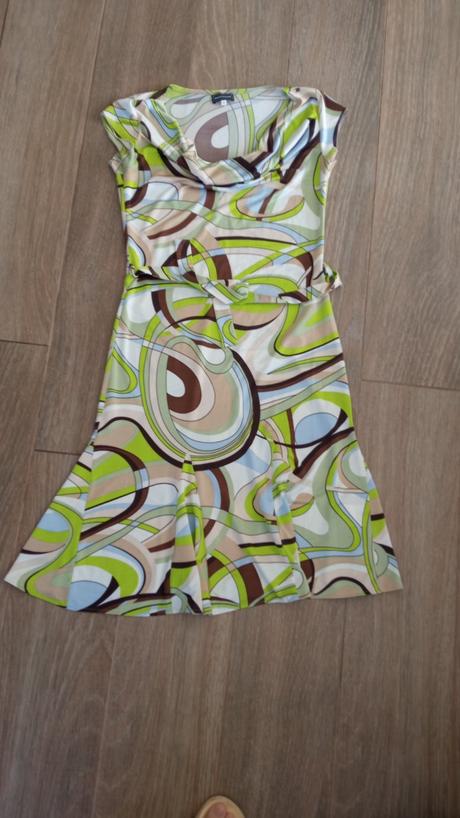 Elastické šaty 36)s s vodopadivym vystrihom, bonprix,s