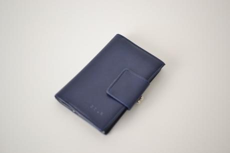 Tmavomodrá peňaženka, 