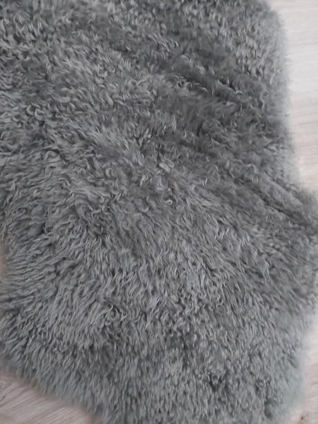 Krasna kozusina na zem, 