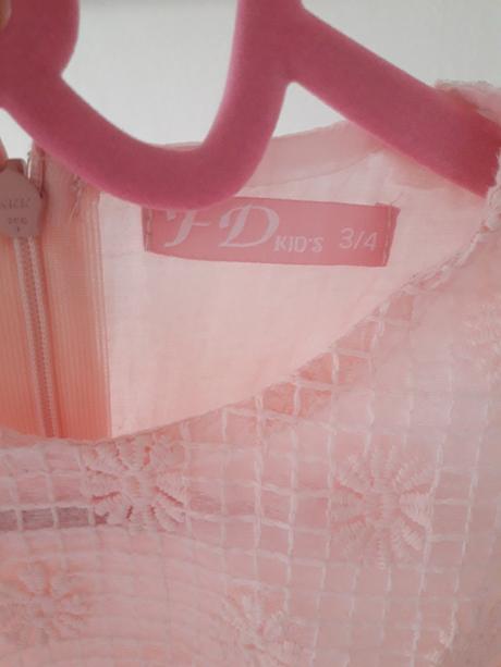 Šatky s kvietkami, 104