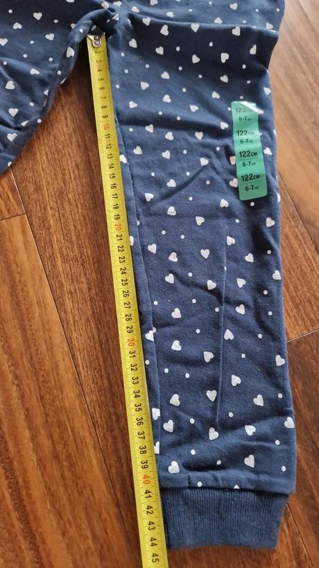 Tepláky nové, so srdiečkami, sinsay,122