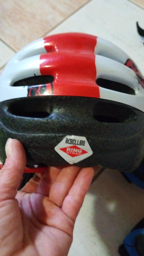 Cyklisticka prilba + chraniče xs, xs