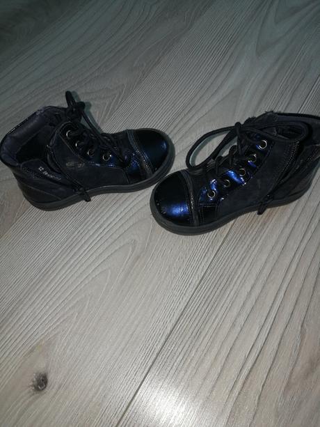 Predam dievcenske topanky, 23