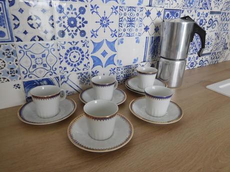 Porcelánové šálky made in čechoslovákia, 