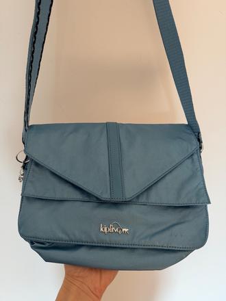 Kipling ..bledomodra kabelka..super stav, kipling