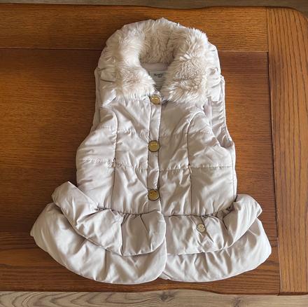 Rozkošná vesta mayoral s kožušinkovým golierom, mayoral,134