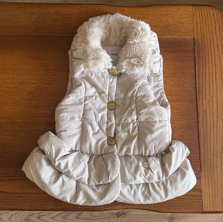 Rozkošná vesta mayoral s kožušinkovým golierom, mayoral,134