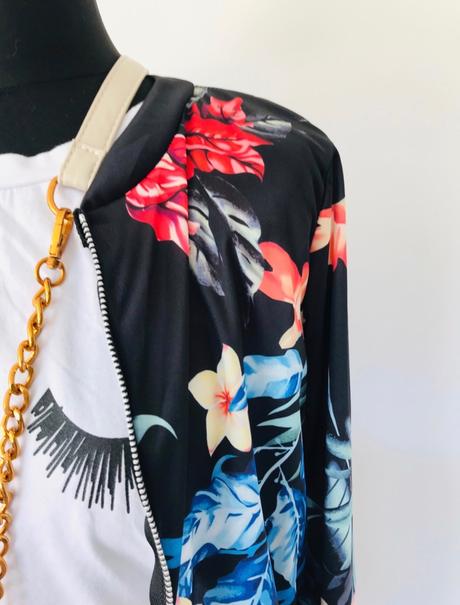 Kvietkovaná mikina,