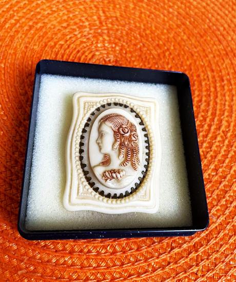 Starožitná kamej vintage brošňa,