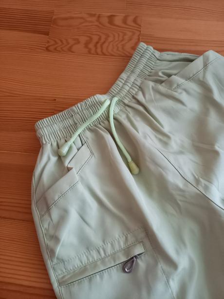 Pekné športové nohavice, 134