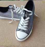 Strieborne tenisky, 37