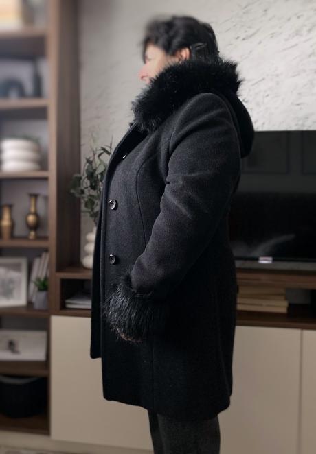 Vlneny kabat s odopinatelnou kozusinou, 38