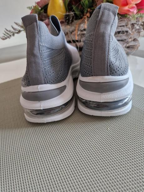 Letnè plàtenky nenosenè, 38