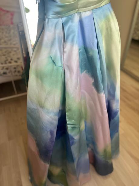 Nove farebne spoločenske večerne šaty, xs