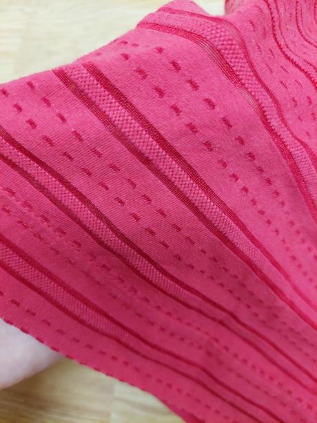 Cervene mierne priesvitne tielko, m