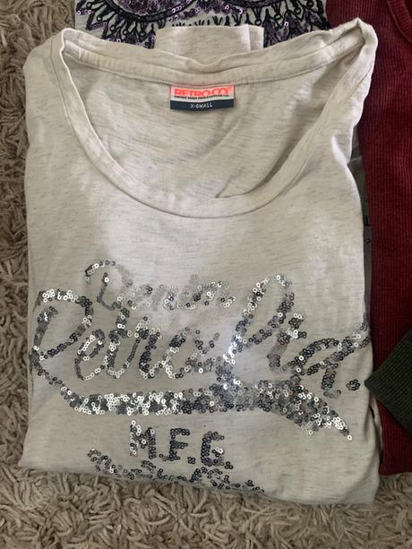 Dámske oblečenie, s