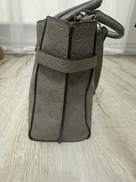 Kabelka guess, guess