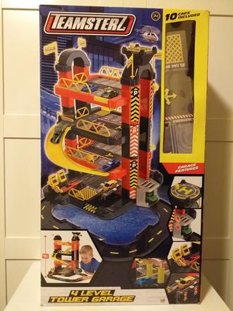 Mega garáž + 10 áut,