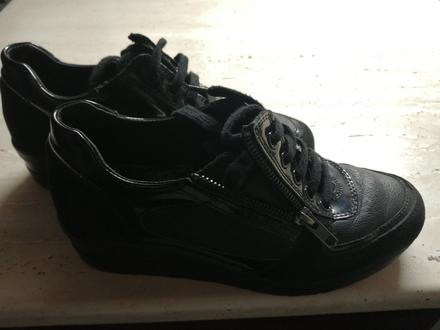 Čierne mokasiny, 37