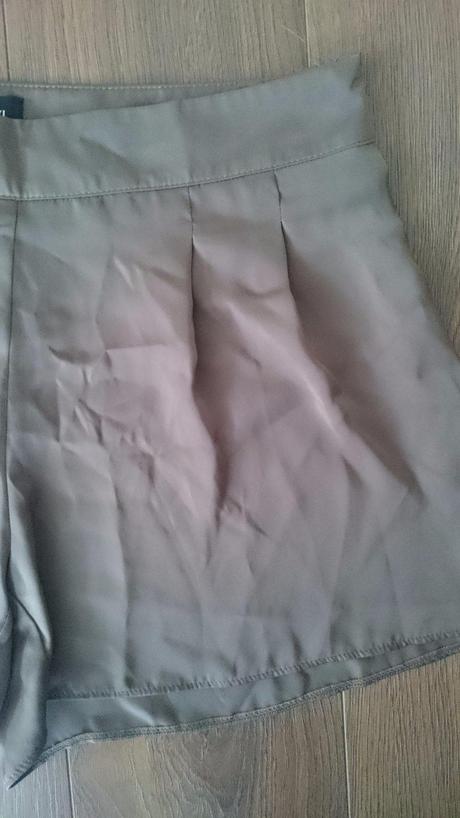 Saténové elegantné kraťasy, s