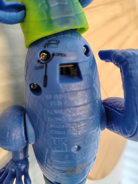 Interaktívna robotická jašterica zuru, robo alive,
