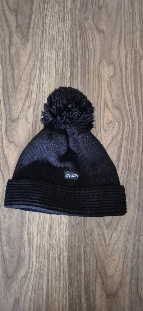 Čierna čiapka sportex s brmbolcom, 128