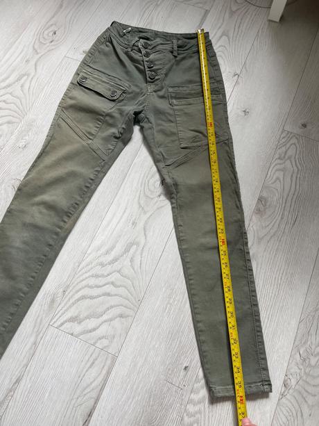 Elastické plesnivé džínsy, s