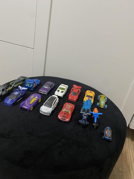 15 ks hot wheels kovové autíčka bez poškodenia, 
