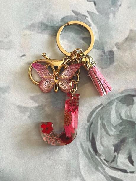 Ručne vyrobené živicové kľúčenky, 