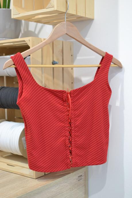 Červený crop top s, s