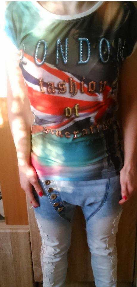 Tricko vzadu priehladne cipkovane, s