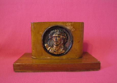 Drevená dekorácia s ježišom, 