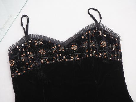 Luxusné zamatové šaty kate cooper, 40