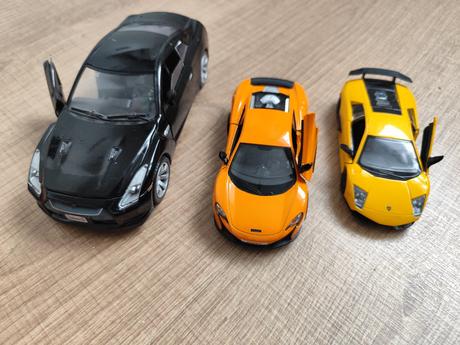 Kovové autička s otvárajucimi dverami, 