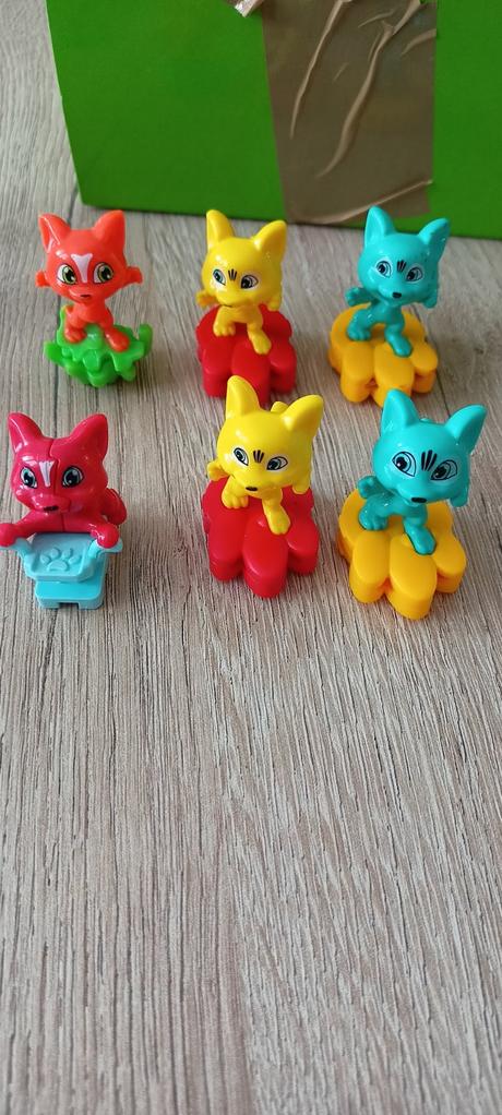 Kinder figurky,