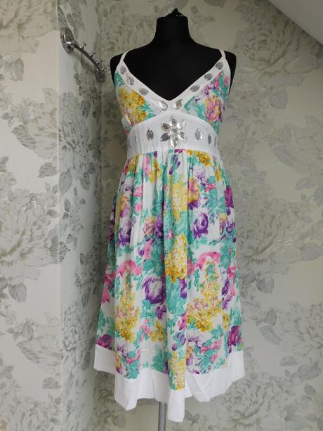 Velmi pekne letne šaty, 40 / l