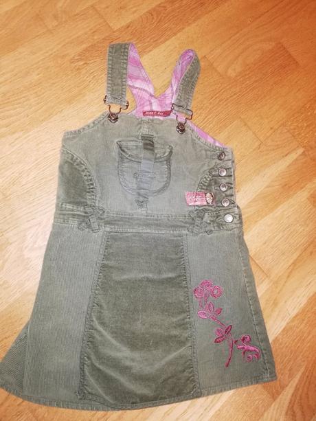 Menšestrové šaty, 98