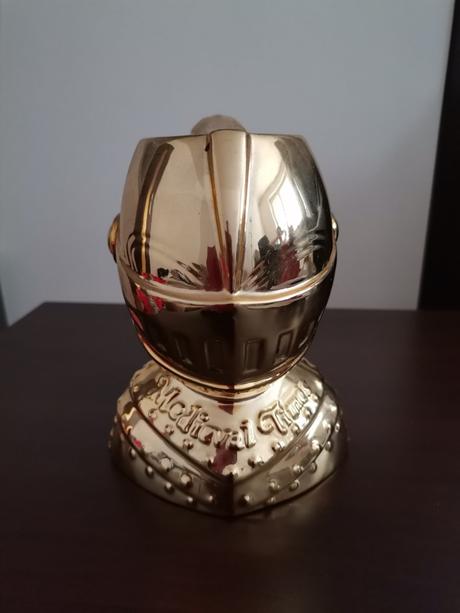 Hrnček v tvare rytierskej prilby, 