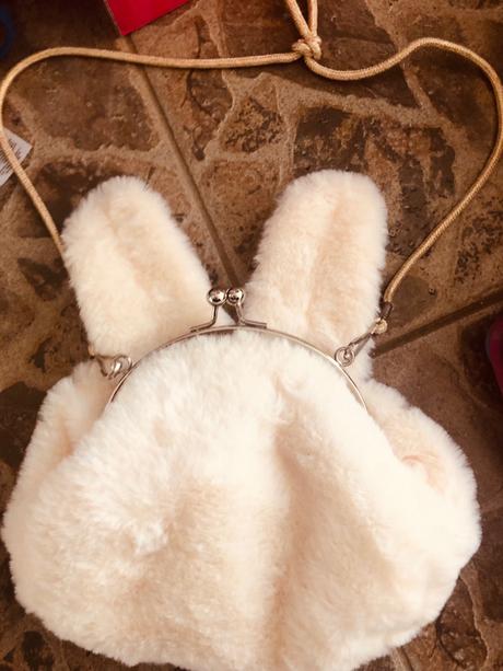 Plyšova kabelka s uskami, 