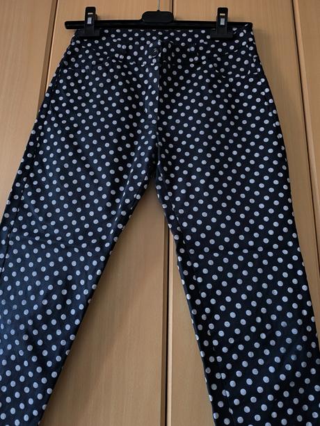 Tmavomodré nohavice, s