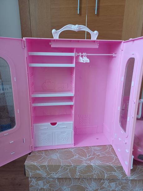 Skriňa pre bábiky, 