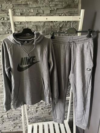 Nike komplet v.s teplaky maju flak, nike,s