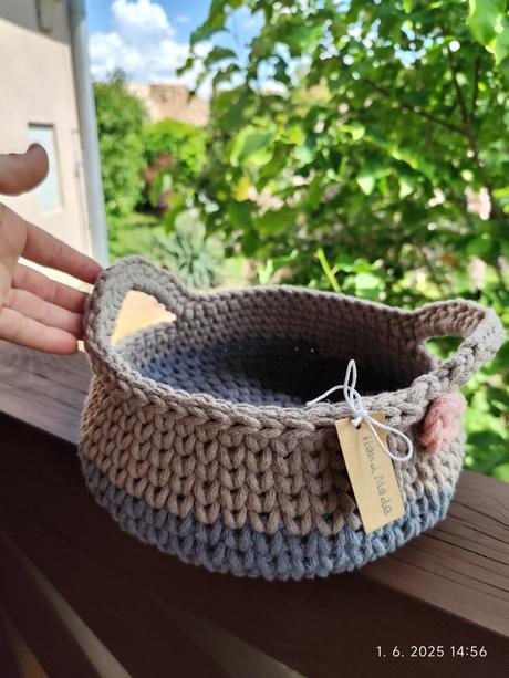 Háčkovaný košík, 