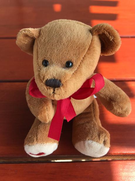 Plyšový macko s mašličkou,