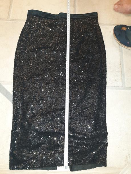 Sukňa čierna ligotkava, m