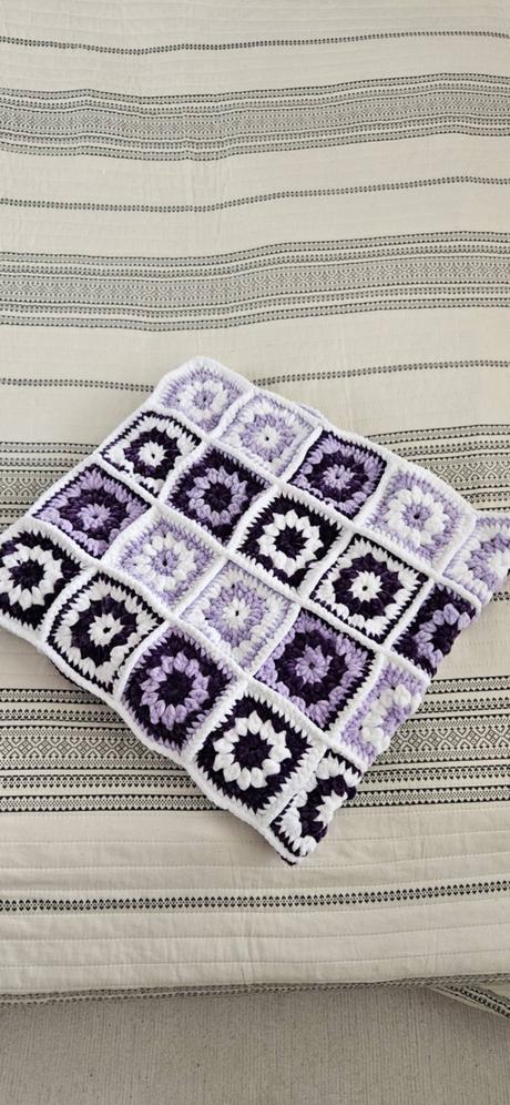 Predám handmade hačkované čiapky, deky, oblečenie, <50