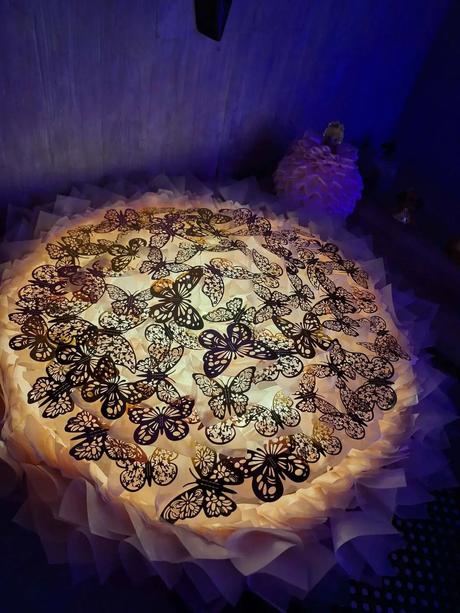 Maxi svietiaca kytica plná motýľov, 